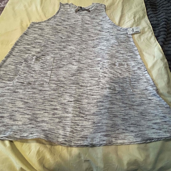 TUNIC, LONG LENGTH, COLOUR: ALMOST WHITE & LIGHT GREY, SIZE 5X, MADE IN CANADA!, - Picture 2 of 11